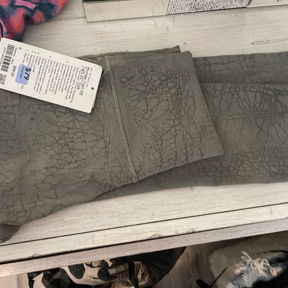 Lululemon leggings, cropped, brand new